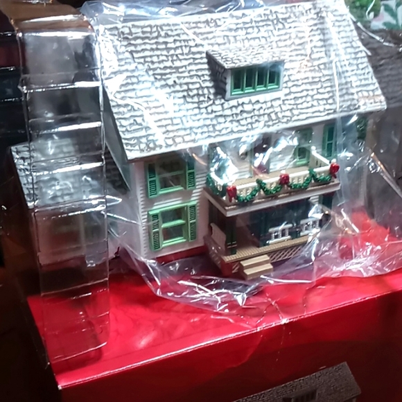 Hallmark Sarah Plain and Tall Collection Sarah's Maine House Christmas miniature - Picture 2 of 6